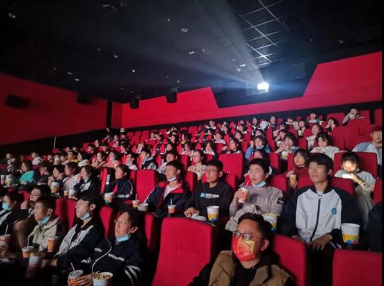 【升学动态】团员观影之致敬先烈