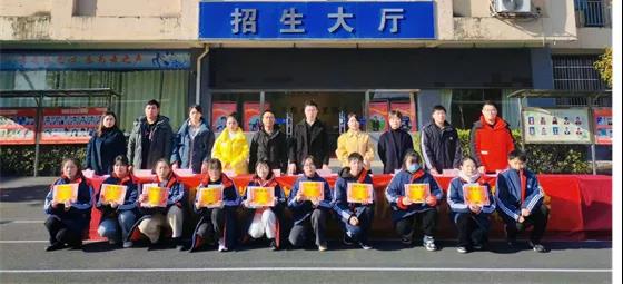 敦品励学,涵养优良学风 明辨笃行,领航青春梦想 ——2021学年度11月份表彰大会 敦品励学,涵养优良学风 明辨笃行,领航青春梦想 ——2021学年度11月份表彰大会